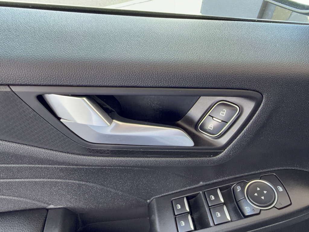 Certified 2022 Ford Escape SEL w/ SEL Stealth AWD Package image 9