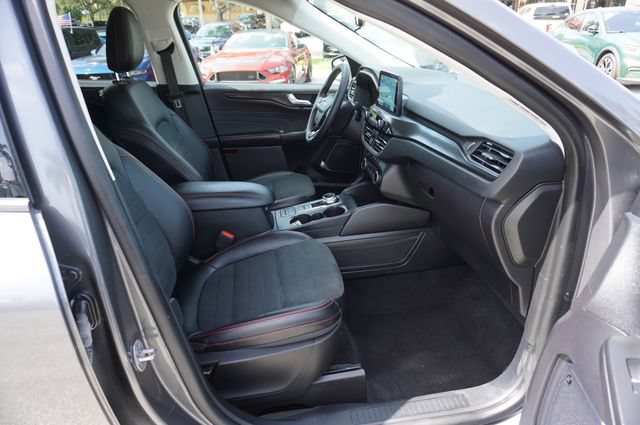 Certified 2022 Ford Escape SEL w/ SEL Stealth AWD Package image 3