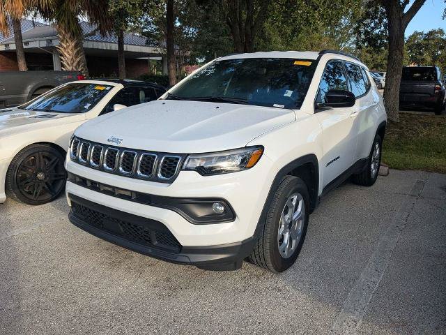 Used 2025 Jeep Compass Latitude AWD/4WD image 3
