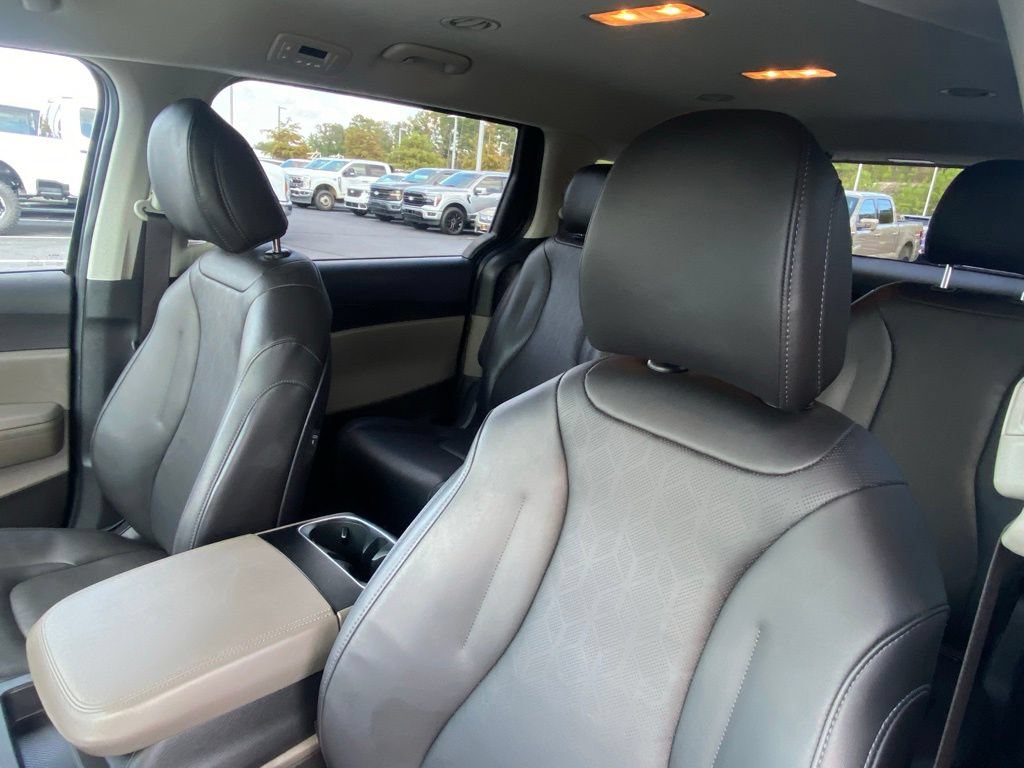 Used 2026 Kia Carnival LXS FWD image 23