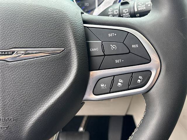 Used 2024 Chrysler Pacifica Touring-L FWD image 21