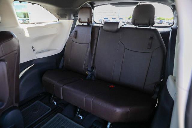 Used 2021 Toyota Sienna Platinum FWD image 24
