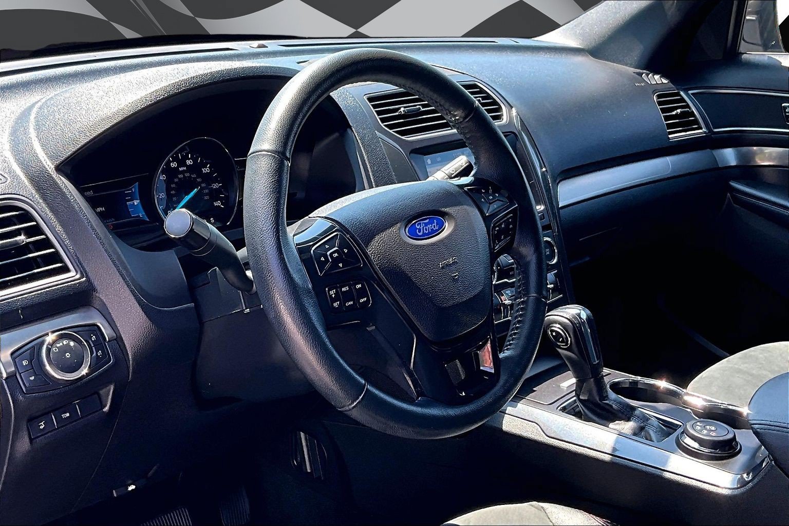 Certified 2018 Ford Explorer XLT w/ Equipment Group 202A AWD/4WD image 13