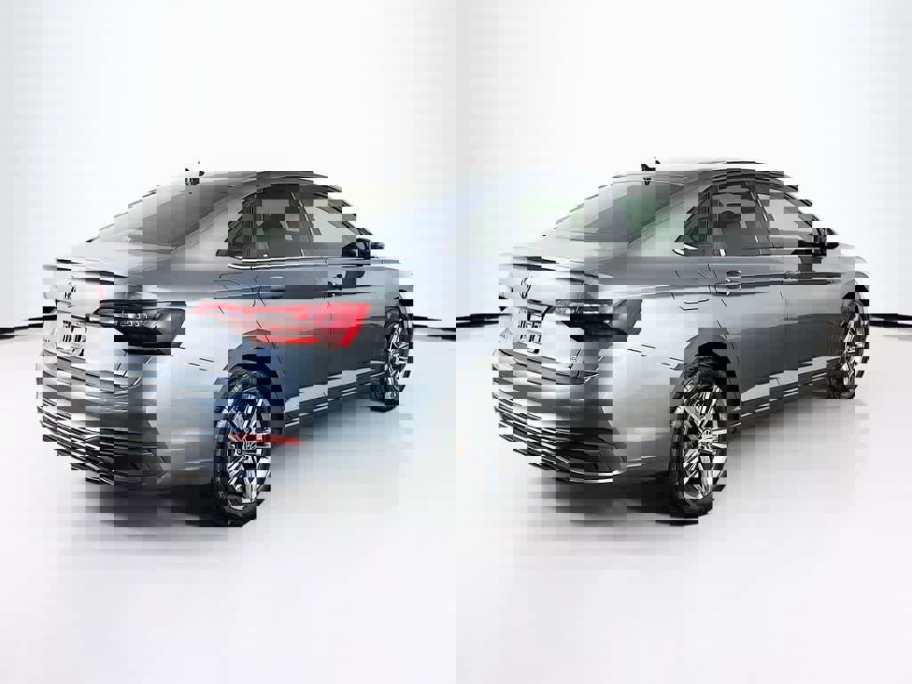 Used 2024 Volkswagen Jetta SE image 5