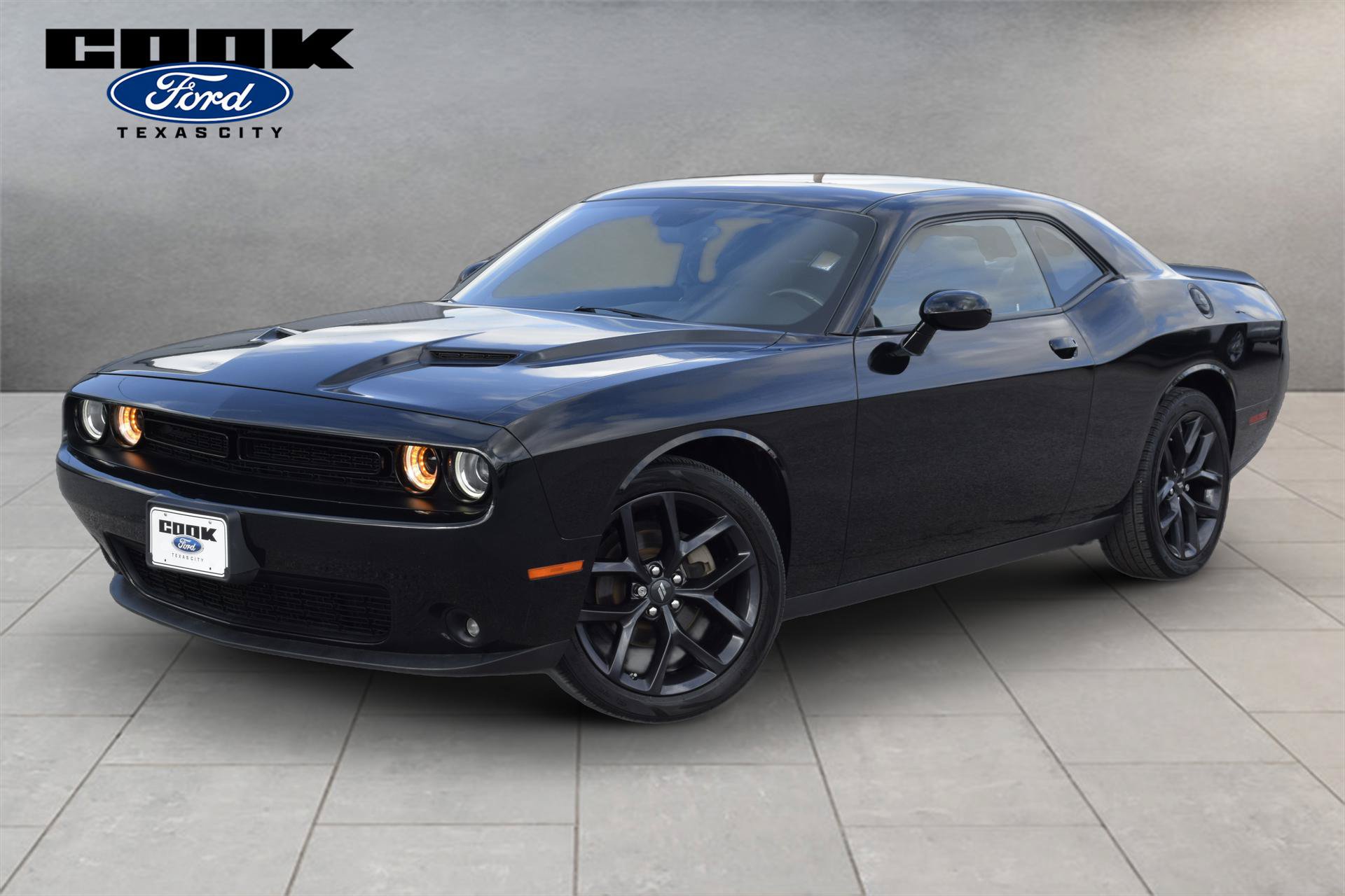 Used 2022 Dodge Challenger SXT w/ Blacktop Package RWD image 1