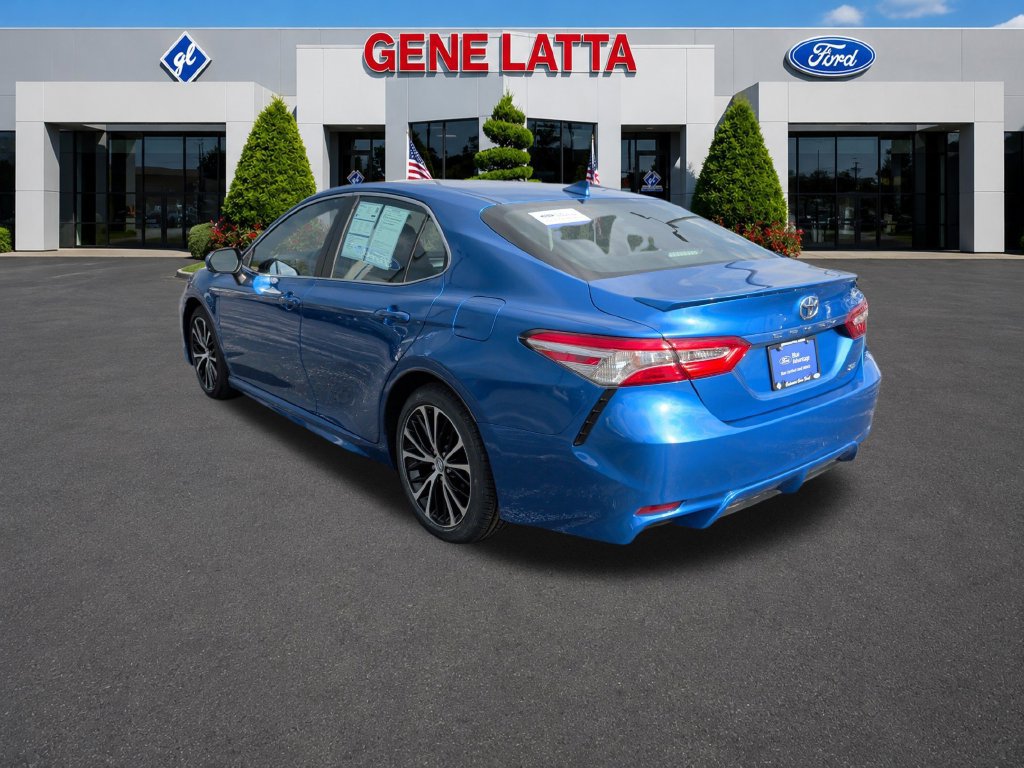 Used 2020 Toyota Camry SE FWD image 5