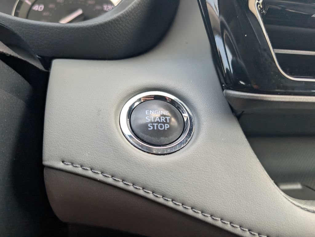 Used 2022 Toyota Highlander XLE FWD image 22