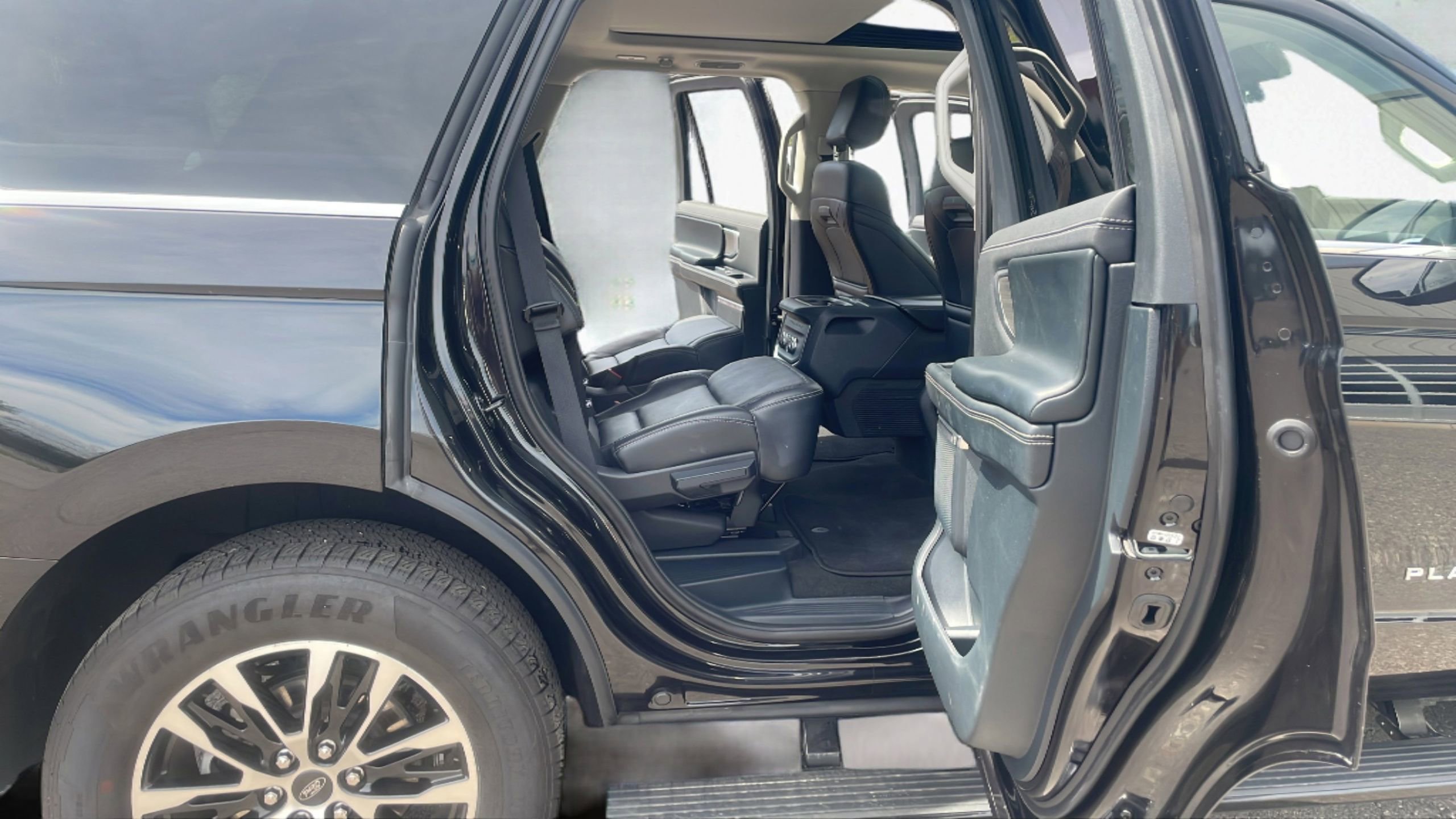 Certified 2025 Ford Expedition Platinum AWD/4WD image 26