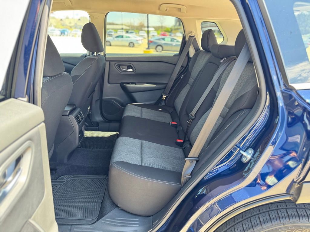Used 2025 Nissan Rogue SV AWD/4WD image 33