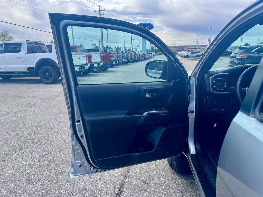 Used 2023 Toyota Tacoma TRD Off-Road AWD/4WD image 11