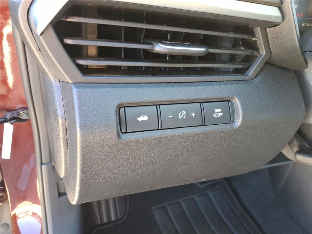 Used 2025 Nissan Altima 2.5 SV FWD image 9