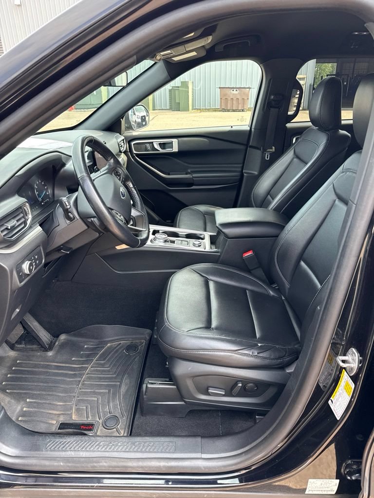 Certified 2020 Ford Explorer XLT w/ Equipment Group 202A AWD/4WD image 16