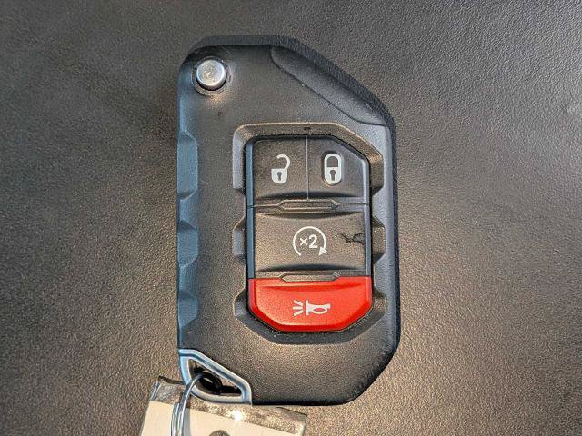 Used 2024 Jeep Gladiator Rubicon w/ Technology Group AWD/4WD image 27