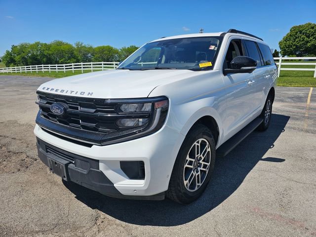 Certified 2025 Ford Expedition Active AWD/4WD image 3
