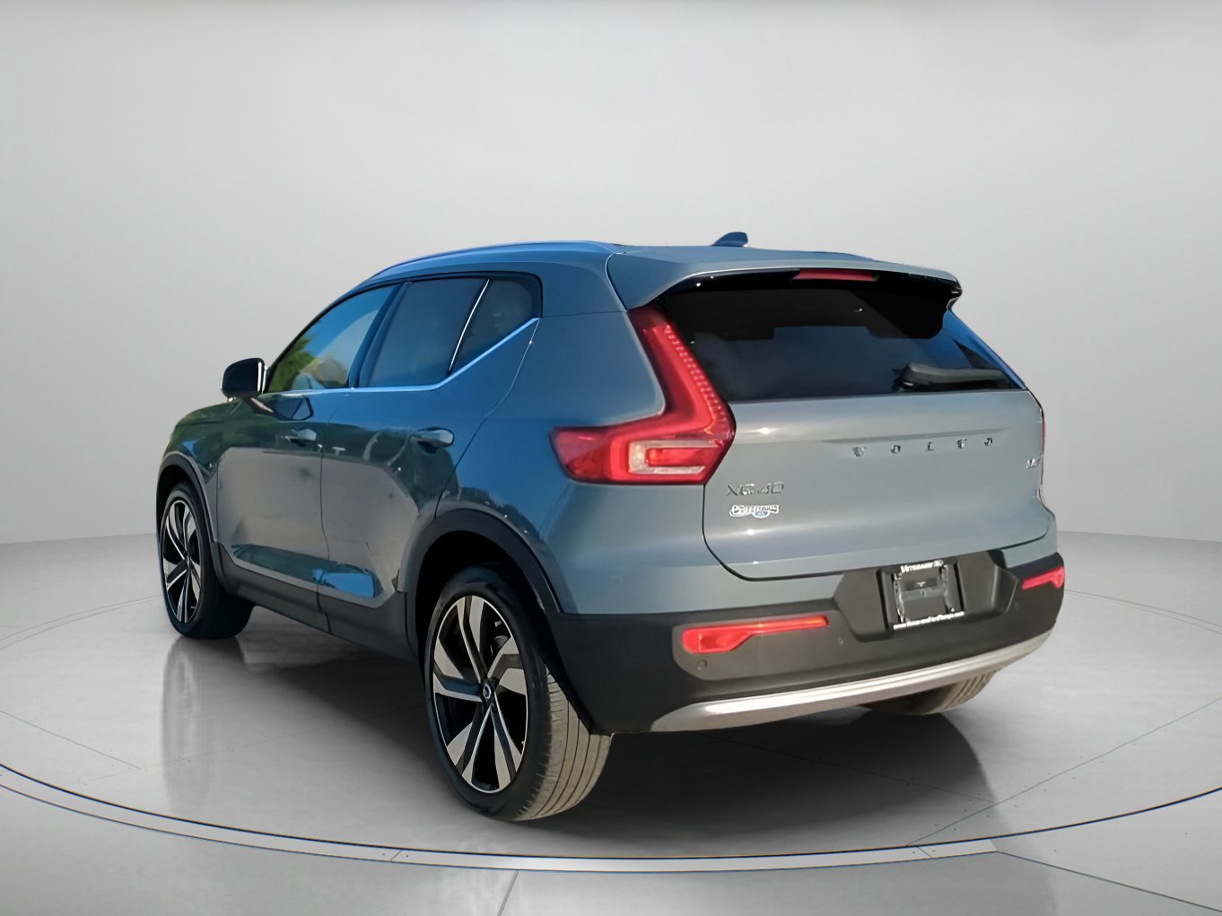 Used 2023 Volvo XC40 B5 Plus w/ Protection Package Premier image 14