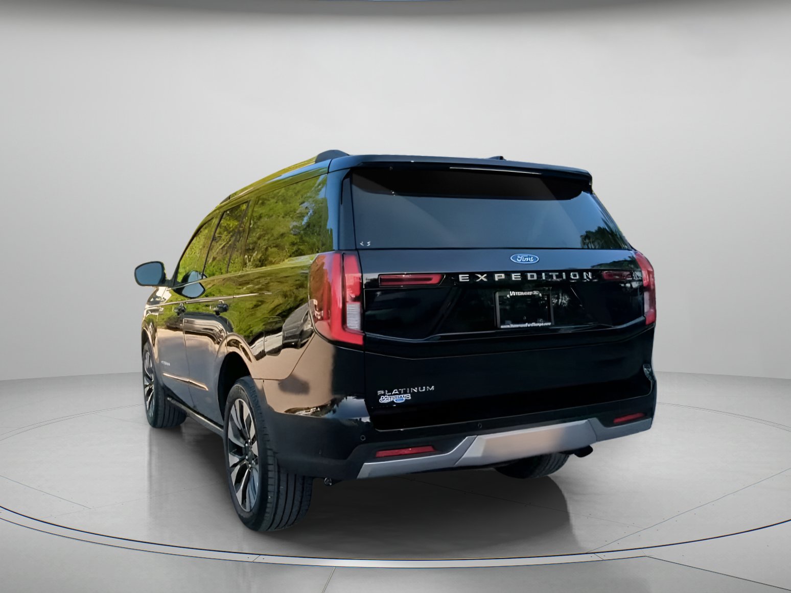 Certified 2025 Ford Expedition Platinum w/ Driver's Package AWD/4WD image 22