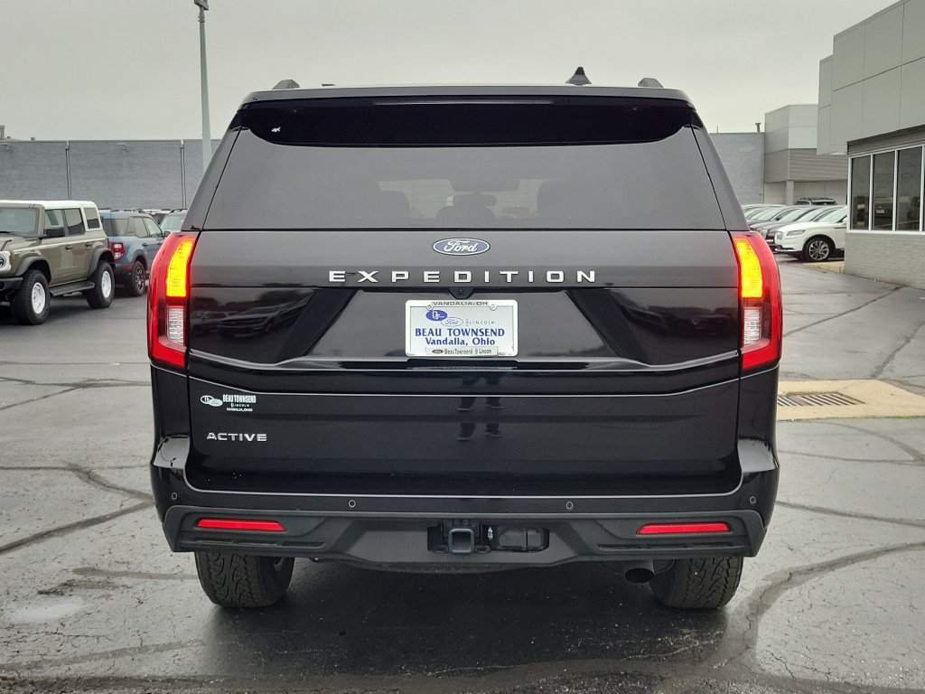 Certified 2025 Ford Expedition Active AWD/4WD image 5