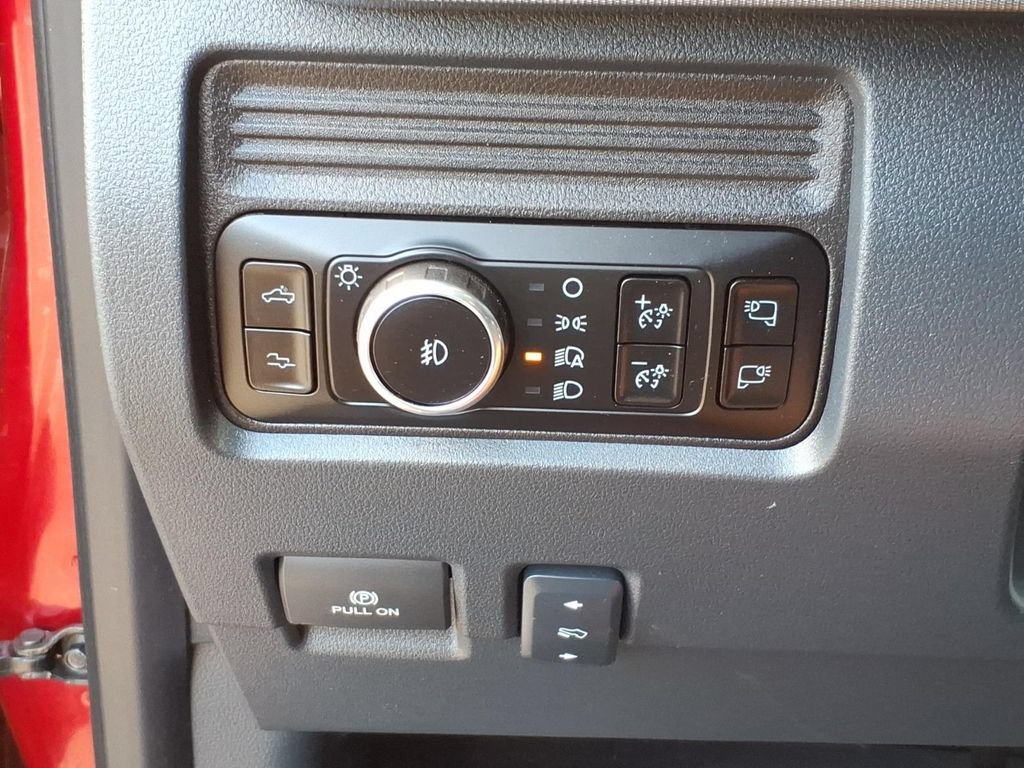 Certified 2025 Ford F350 Platinum AWD/4WD image 15