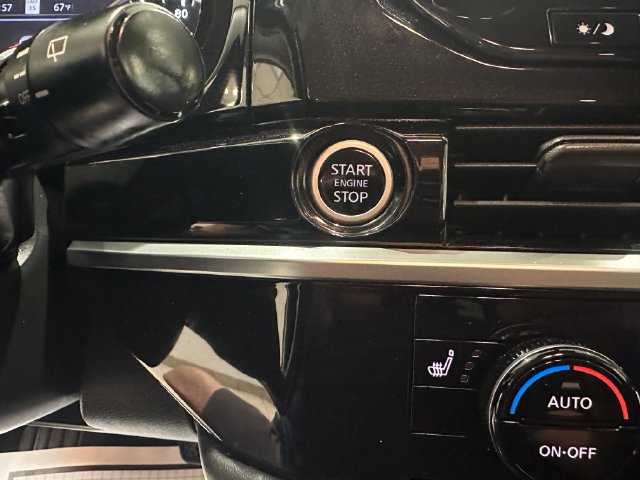 Used 2023 Nissan Pathfinder SL AWD/4WD image 15
