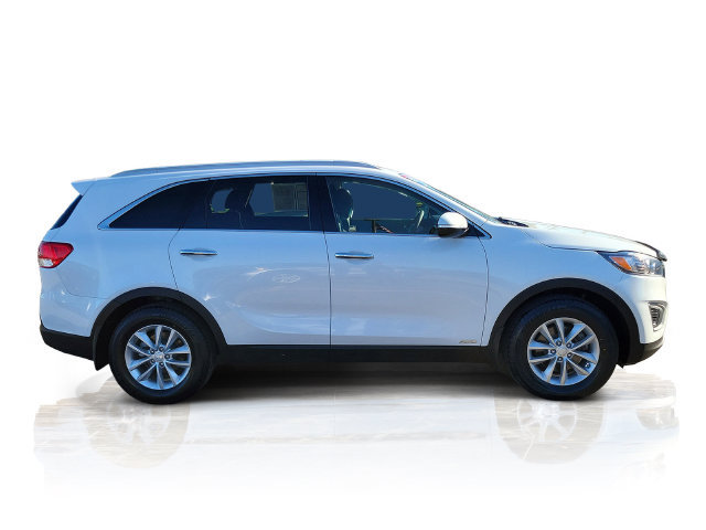 Used 2017 Kia Sorento AWD image 8