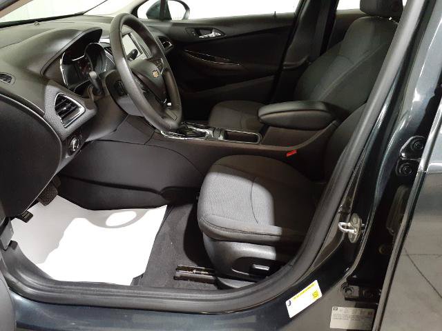 Used 2018 Chevrolet Cruze LT w/ Convenience Package FWD image 2