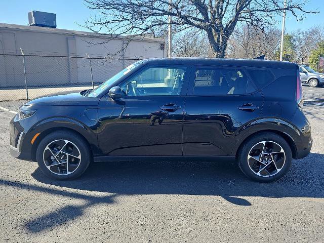 Used 2023 Kia Soul EX image 2