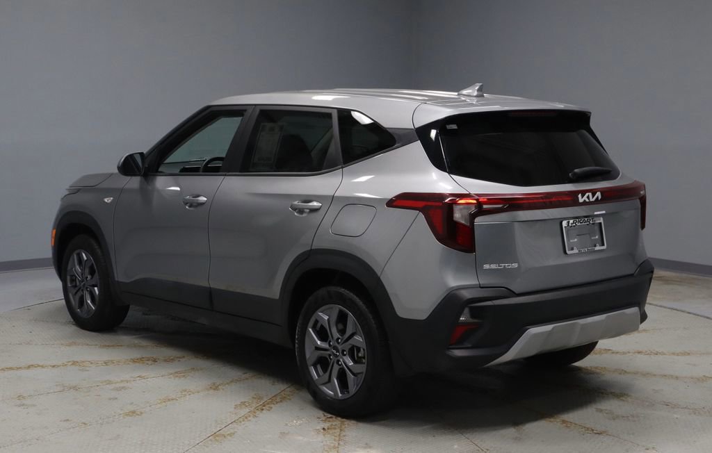 Used 2024 Kia Seltos LX image 3