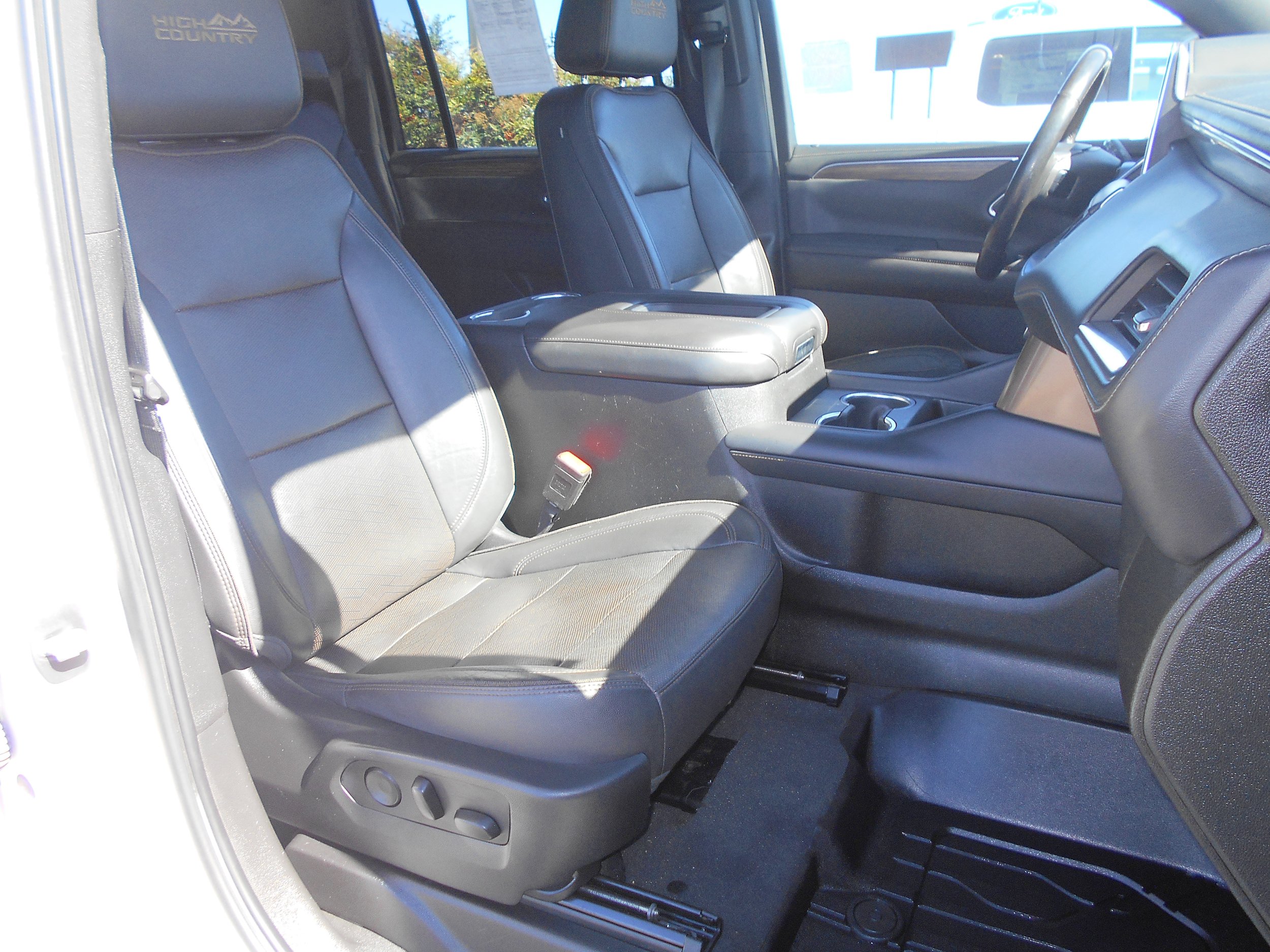 Used 2021 Chevrolet Suburban High Country w/ Premium Package AWD/4WD image 7