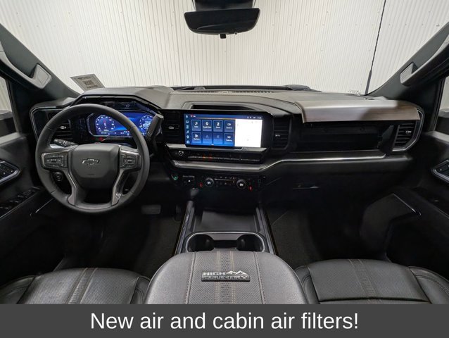 Used 2025 Chevrolet Silverado 2500 High Country w/ High Country Premium Package AWD/4WD image 3