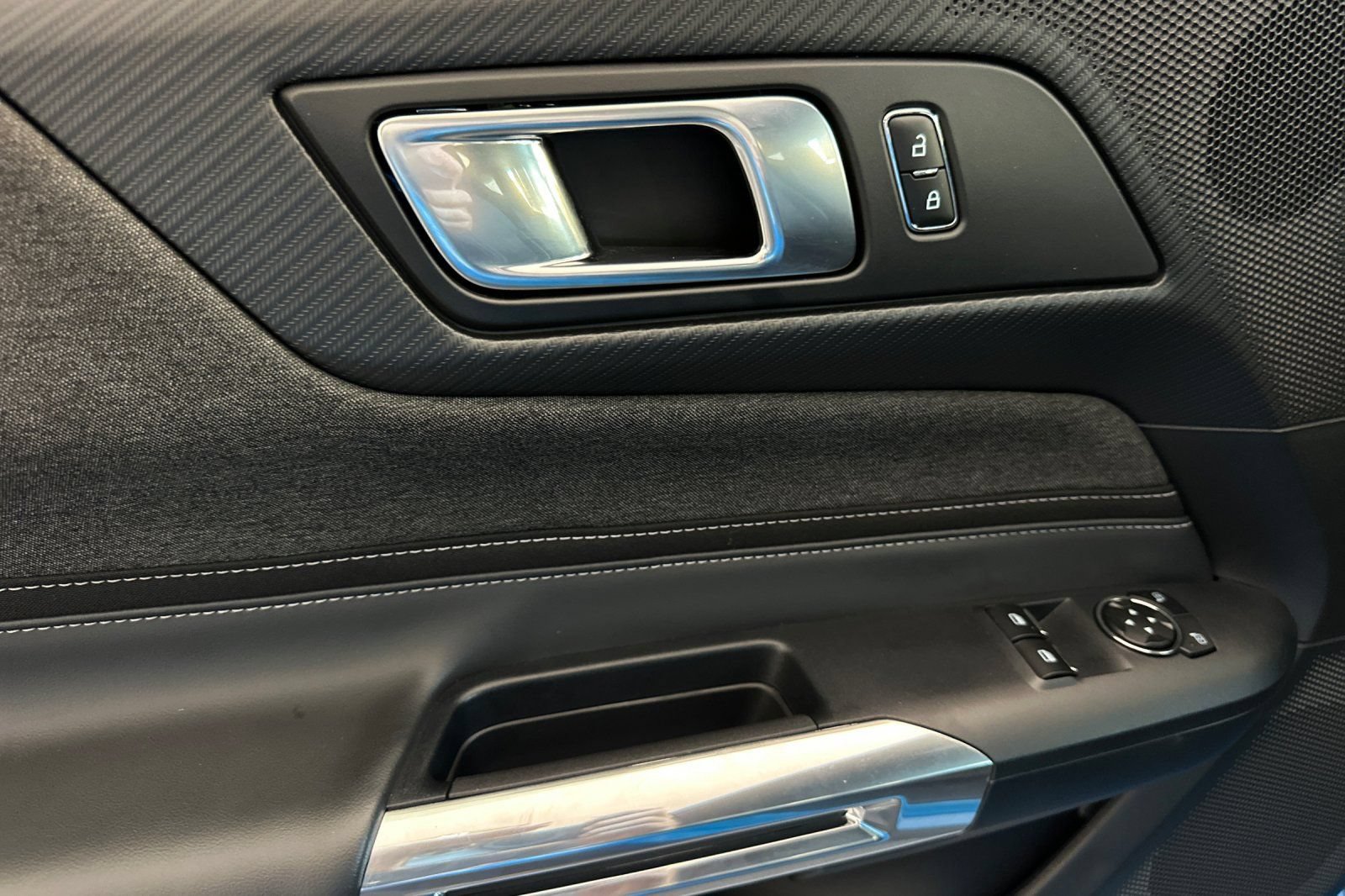 Certified 2025 Ford Mustang Coupe RWD image 10
