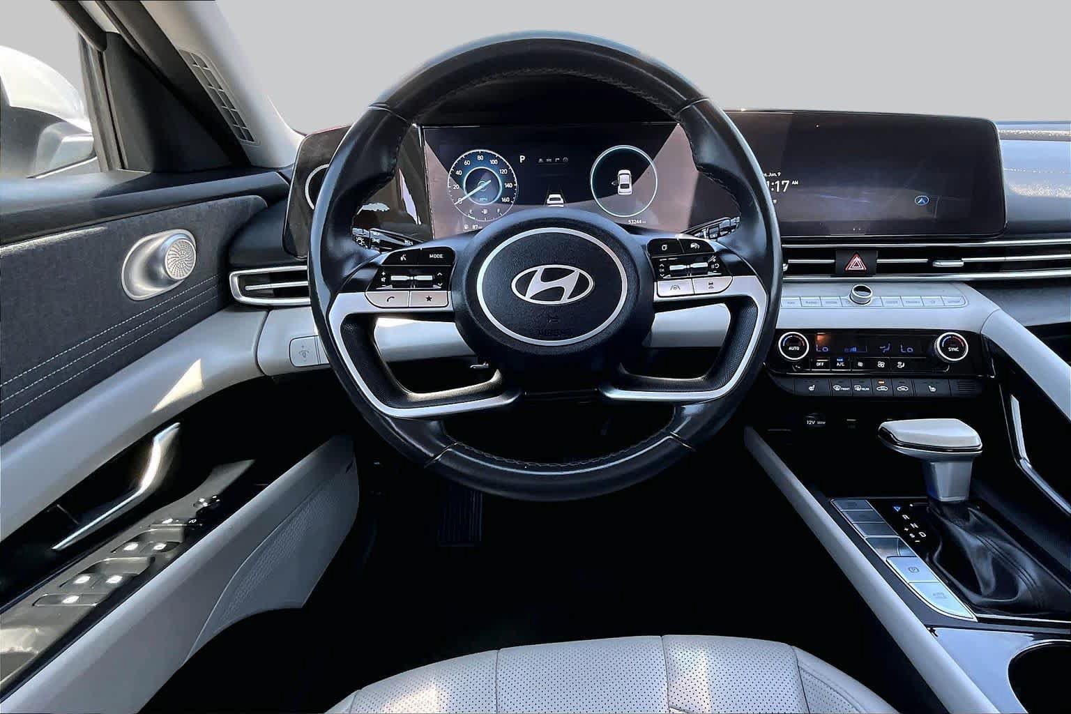 Used 2025 Hyundai Elantra Limited FWD image 6