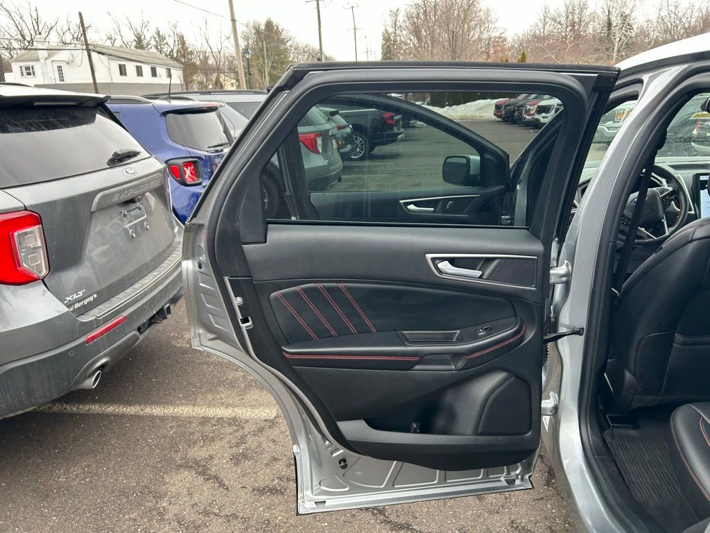 Certified 2023 Ford Edge ST-Line image 17