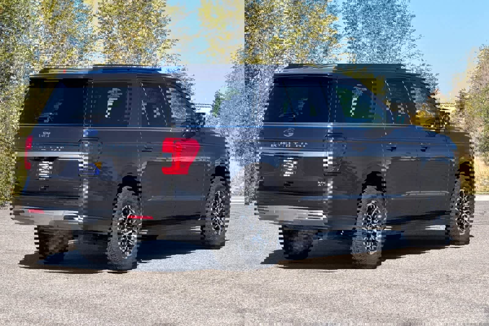 Certified 2024 Ford Expedition Max XLT image 5