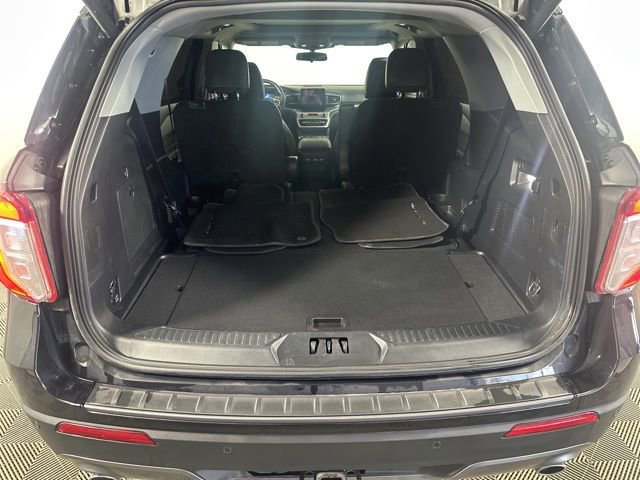 Certified 2022 Ford Explorer XLT w/ Equipment Group 202A image 9