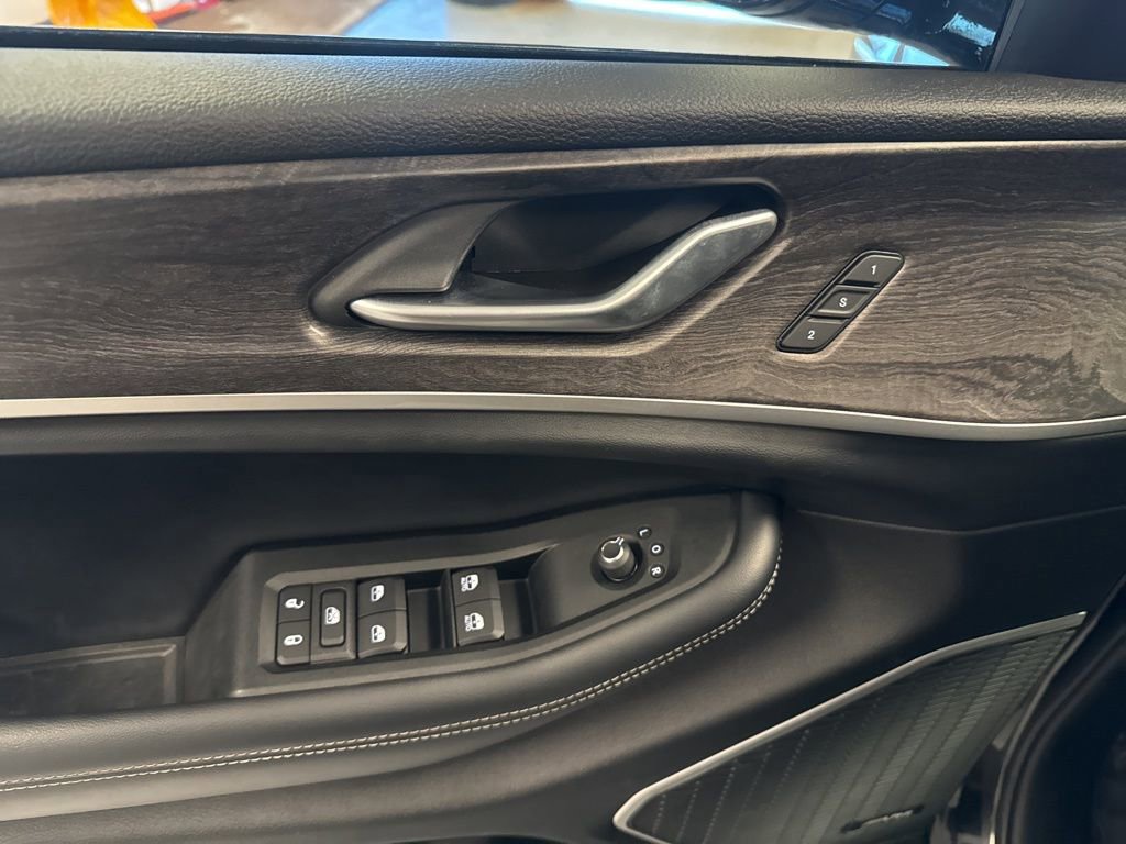 Used 2021 Jeep Grand Cherokee L Limited w/ Luxury Tech Group II image 21