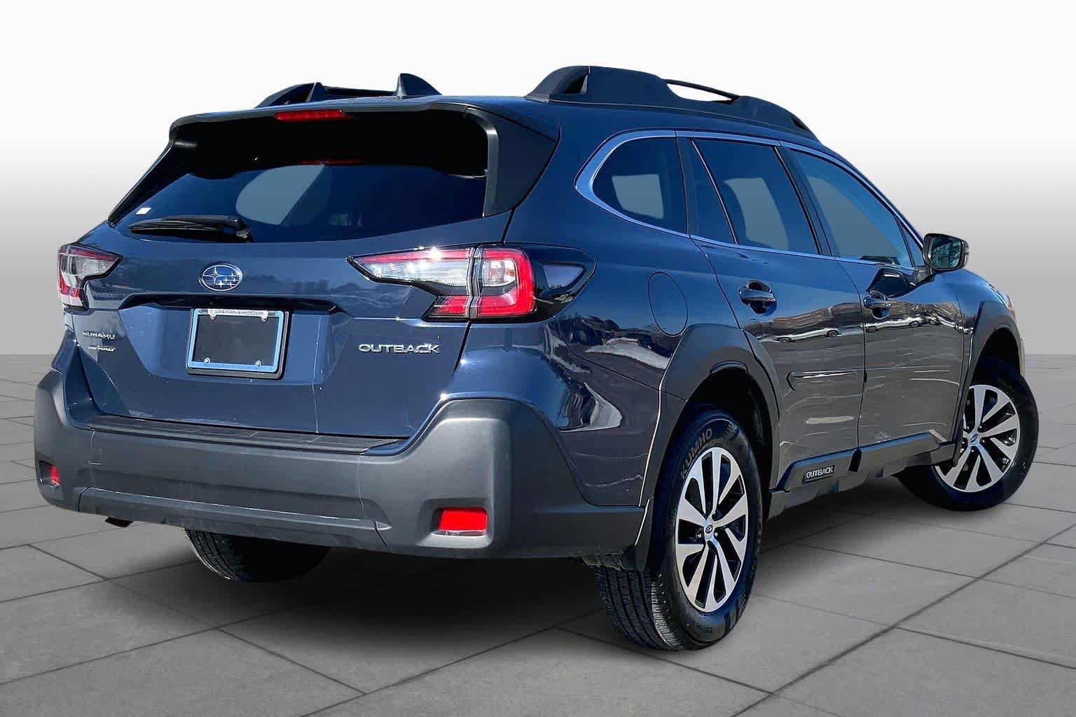Used 2025 Subaru Outback Premium AWD/4WD image 13