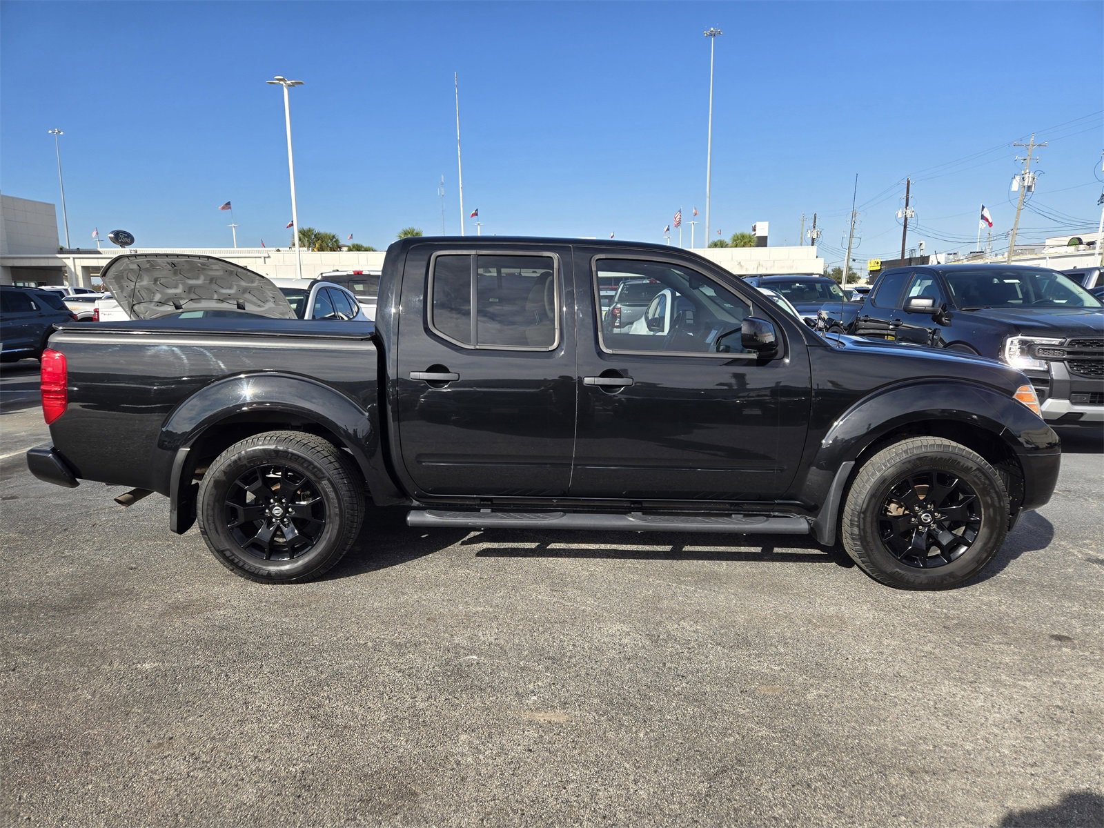 Used 2020 Nissan Frontier SV w/ Midnight Edition Floor Mats image 4