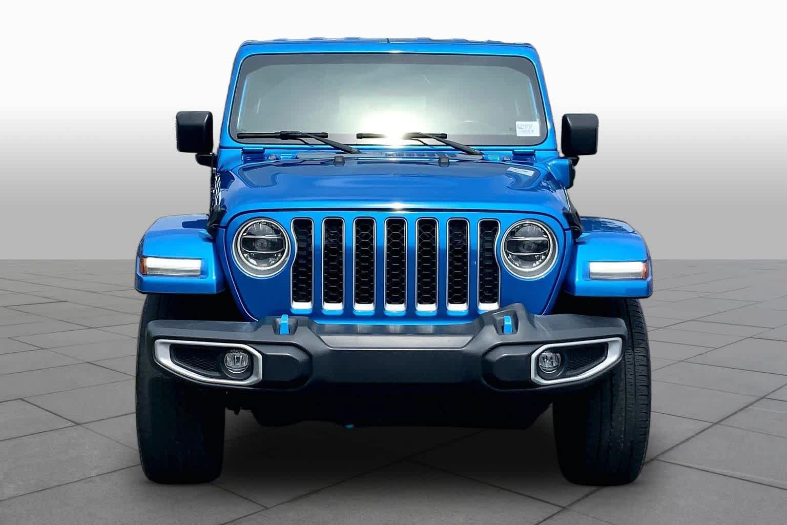Used 2022 Jeep Wrangler Unlimited Sahara w/ Cold Weather Group AWD/4WD image 4
