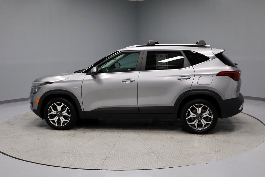 Used 2022 Kia Seltos EX image 2