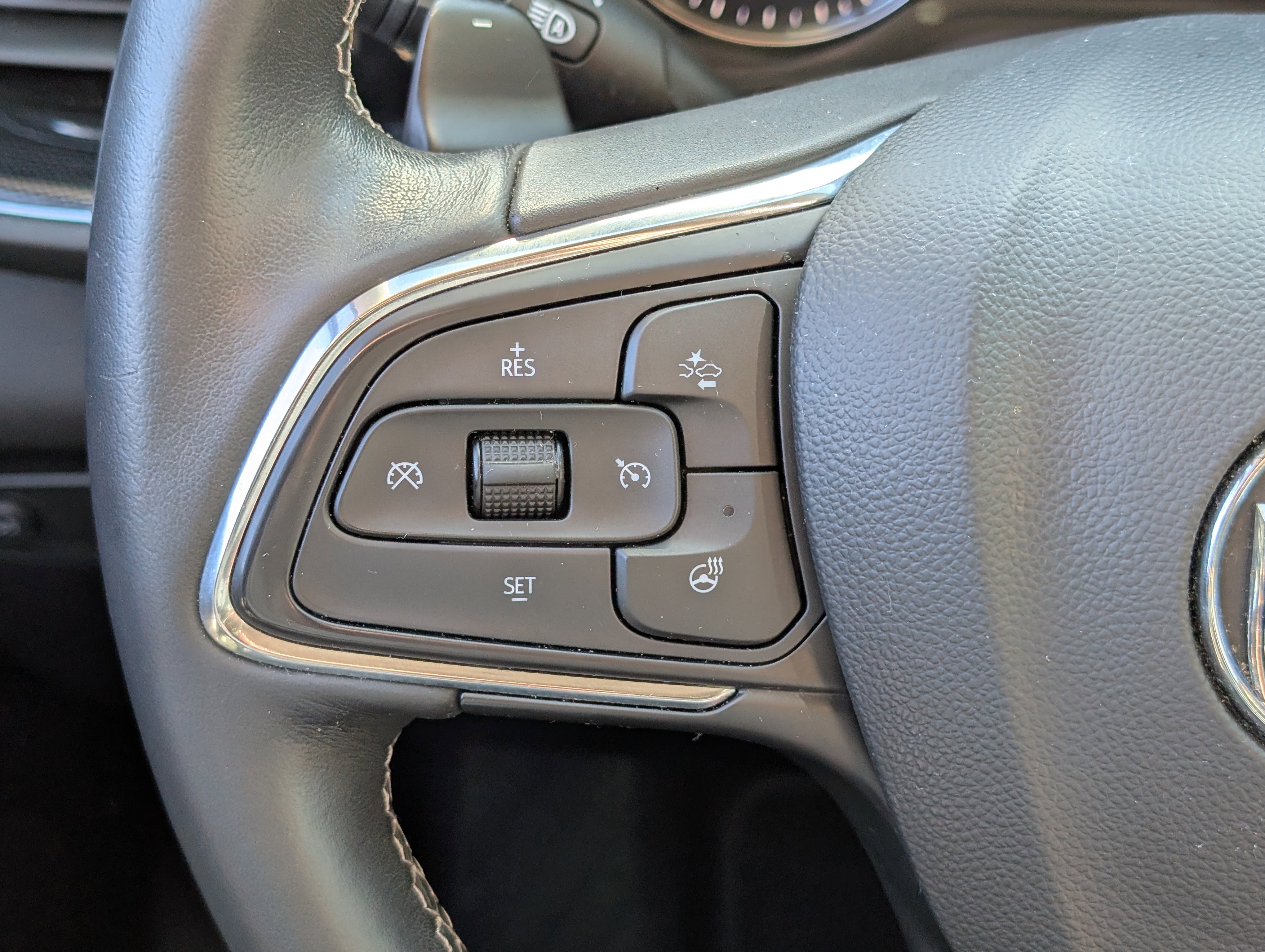 Used 2022 Buick Envision Essence w/ Technology Package I image 23