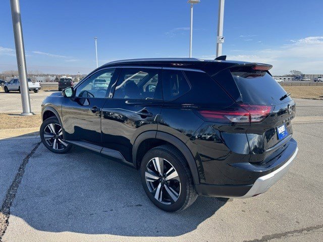 Used 2024 Nissan Rogue SL w/ SL Premium Package image 3