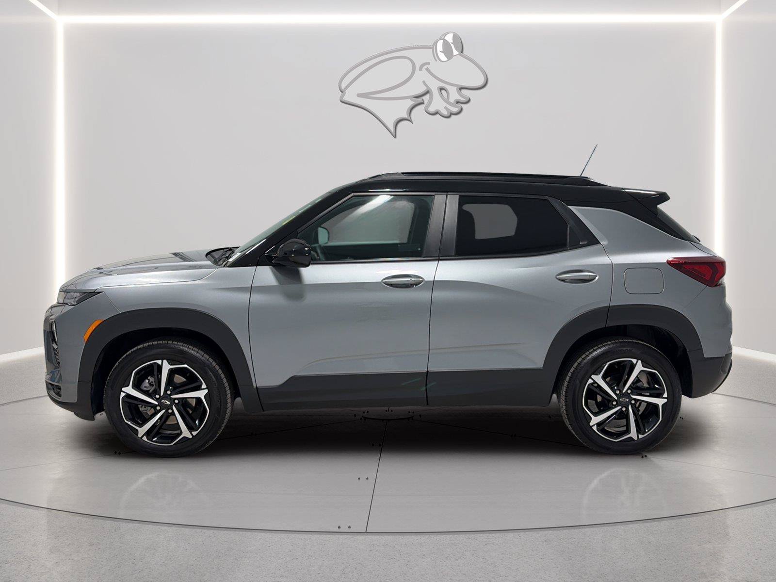 Used 2023 Chevrolet TrailBlazer RS w/ Convenience Package AWD/4WD image 2