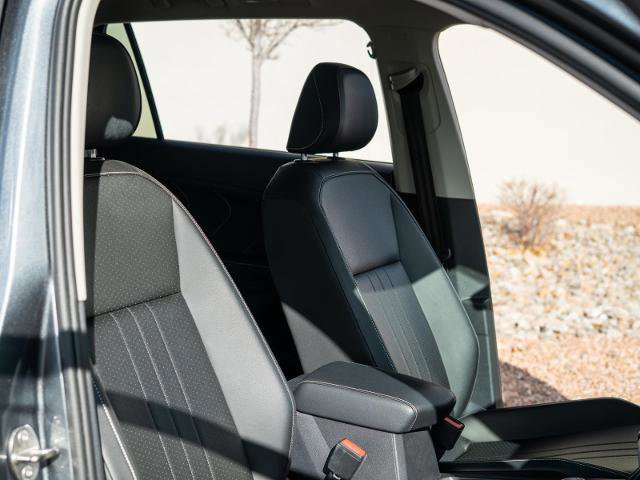 Used 2023 Volkswagen Tiguan SE w/ Panoramic Sunroof Package image 19