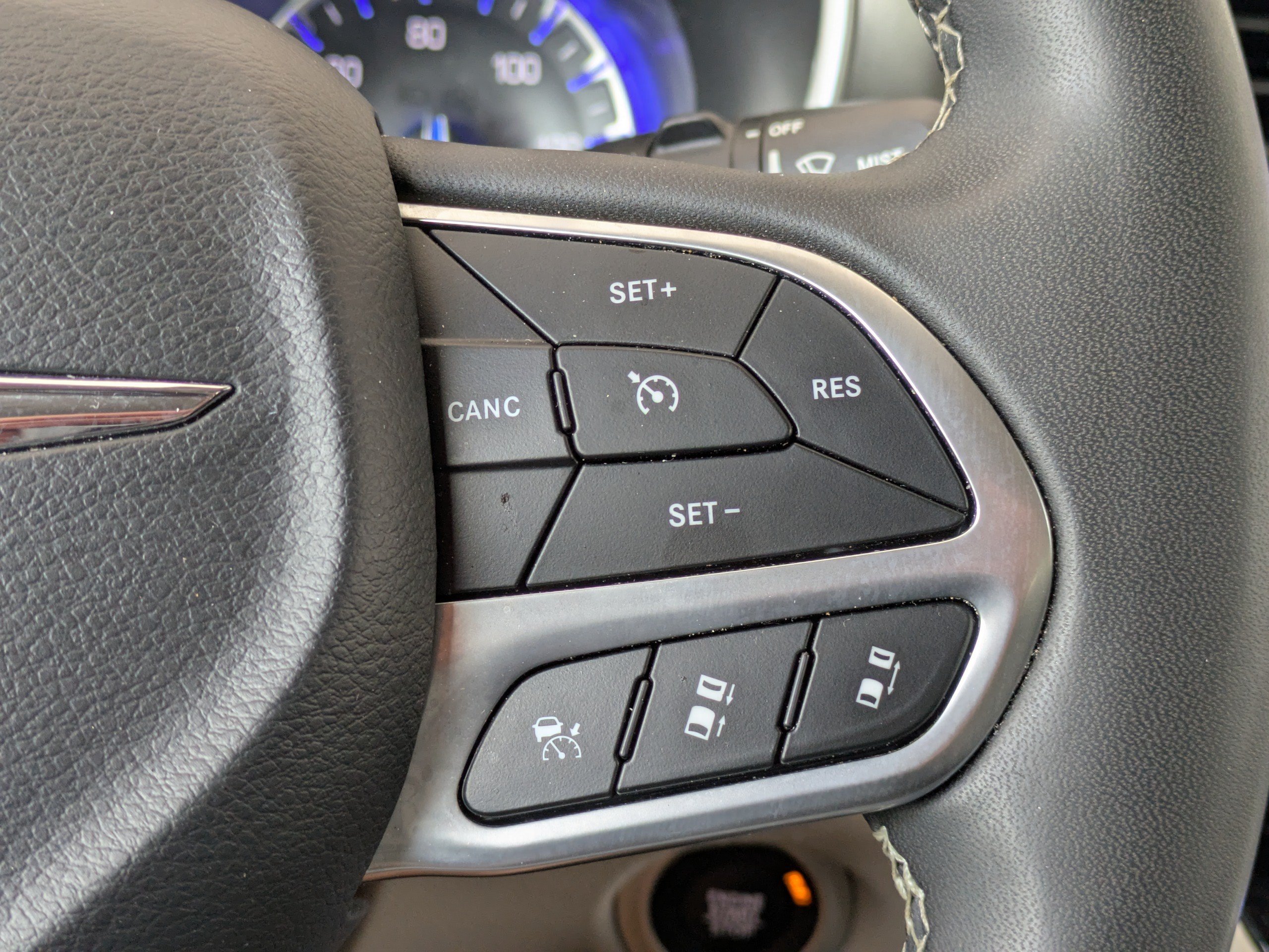 Used 2024 Chrysler Pacifica Touring-L FWD image 28