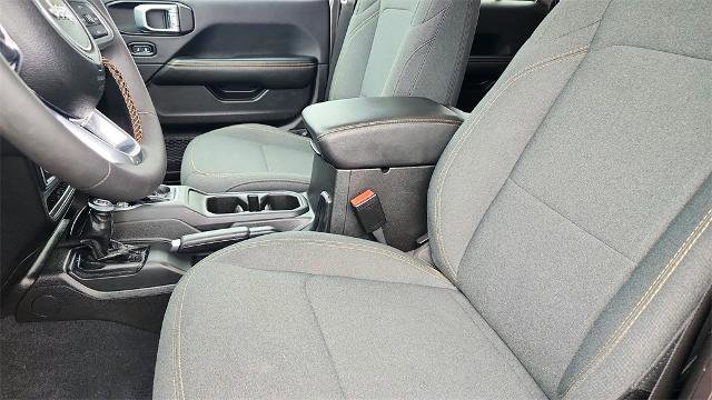 Used 2025 Jeep Wrangler Unlimited Sahara image 11