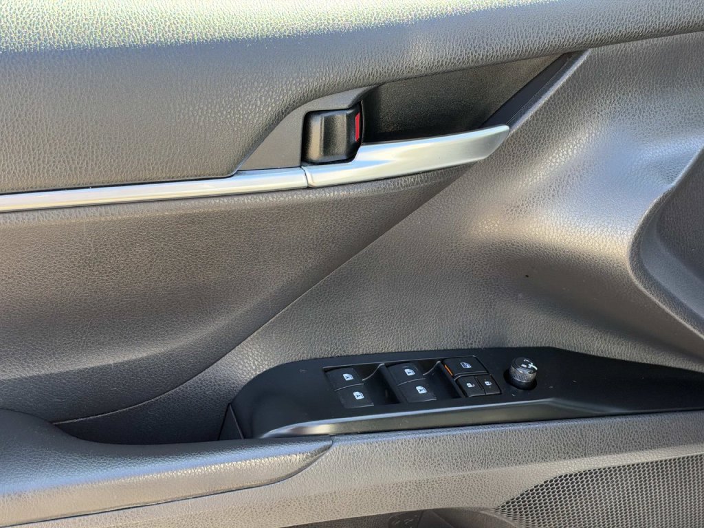 Used 2019 Toyota Camry LE FWD image 21