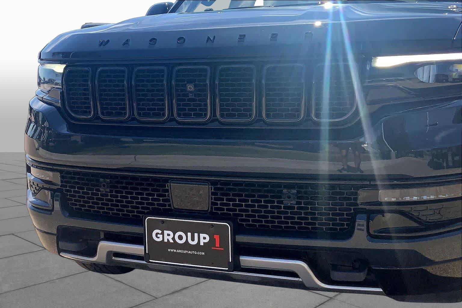Used 2025 Jeep Wagoneer Series II AWD/4WD image 30