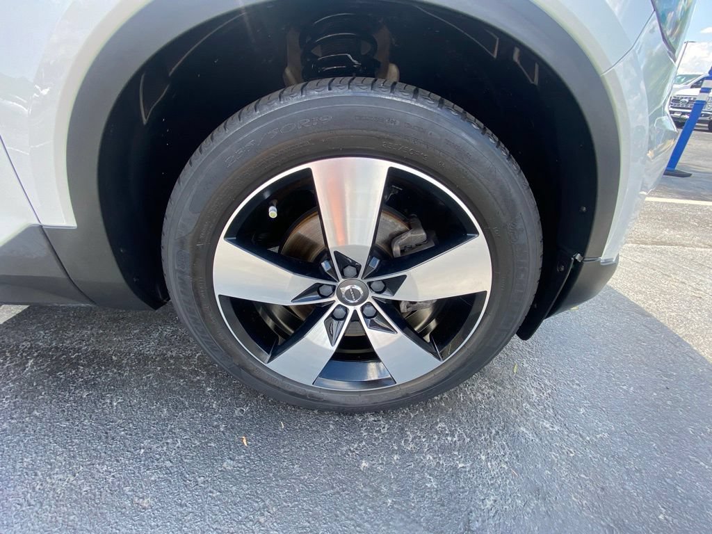 Used 2021 Volvo XC40 T4 Momentum FWD image 31
