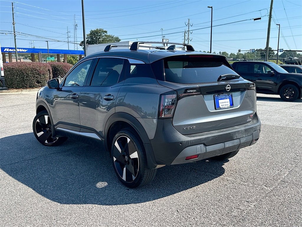Used 2025 Nissan Kicks SR image 2