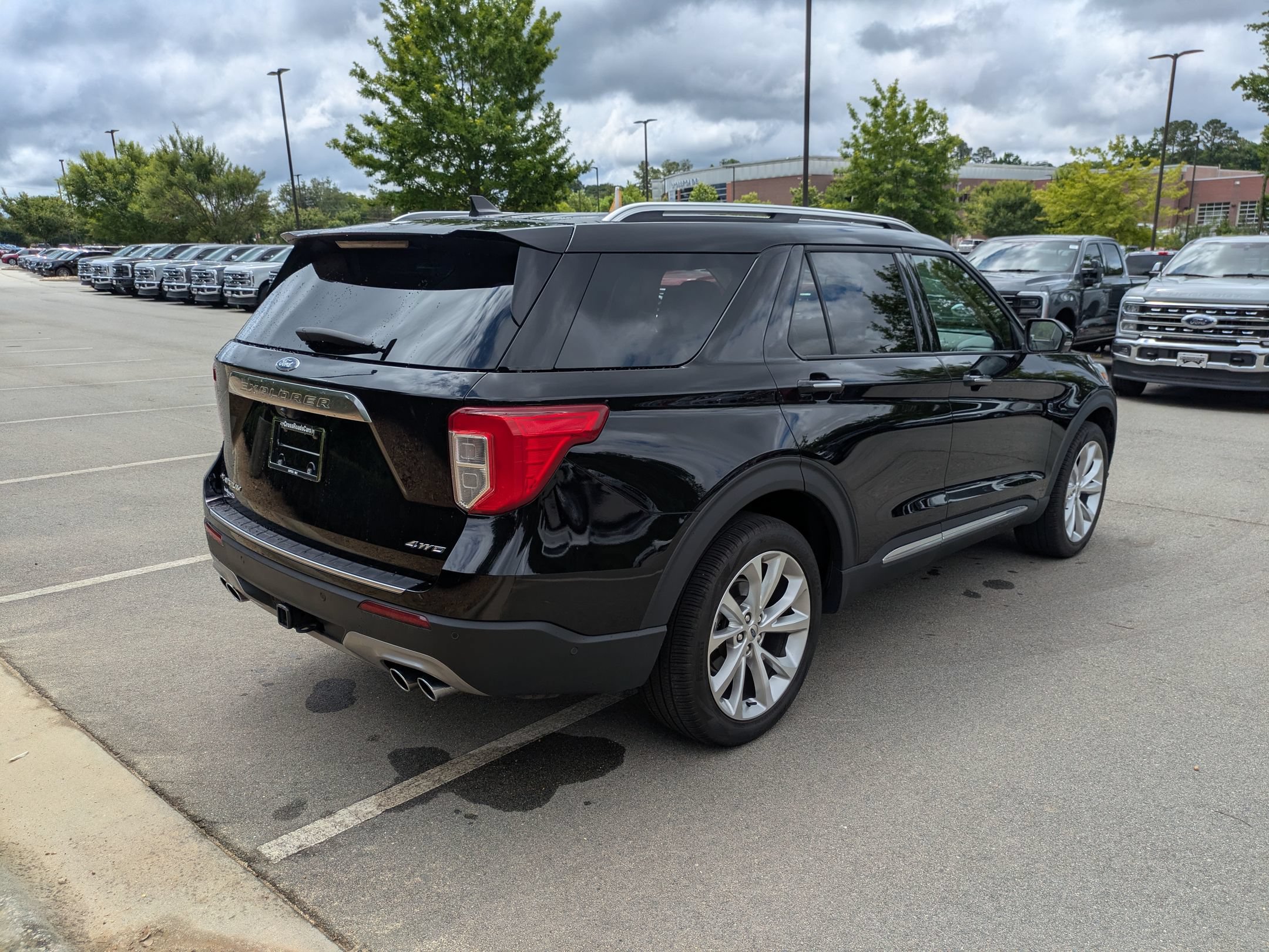 Certified 2022 Ford Explorer Platinum w/ Equipment Group 601A AWD/4WD image 4